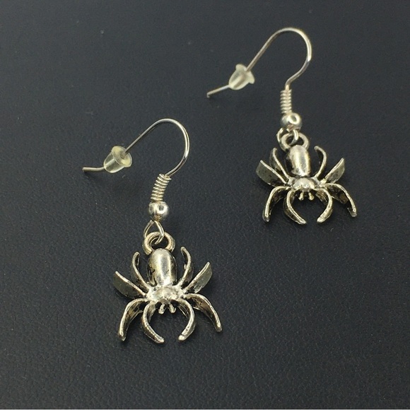Spider Halloween Earrings Silver Tone Dangle Gothic New Without Tags Spooky - Picture 9 of 9